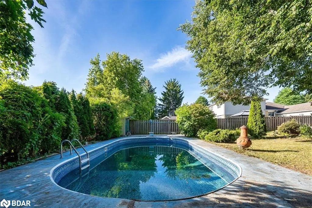 7 Grist Mill Road E