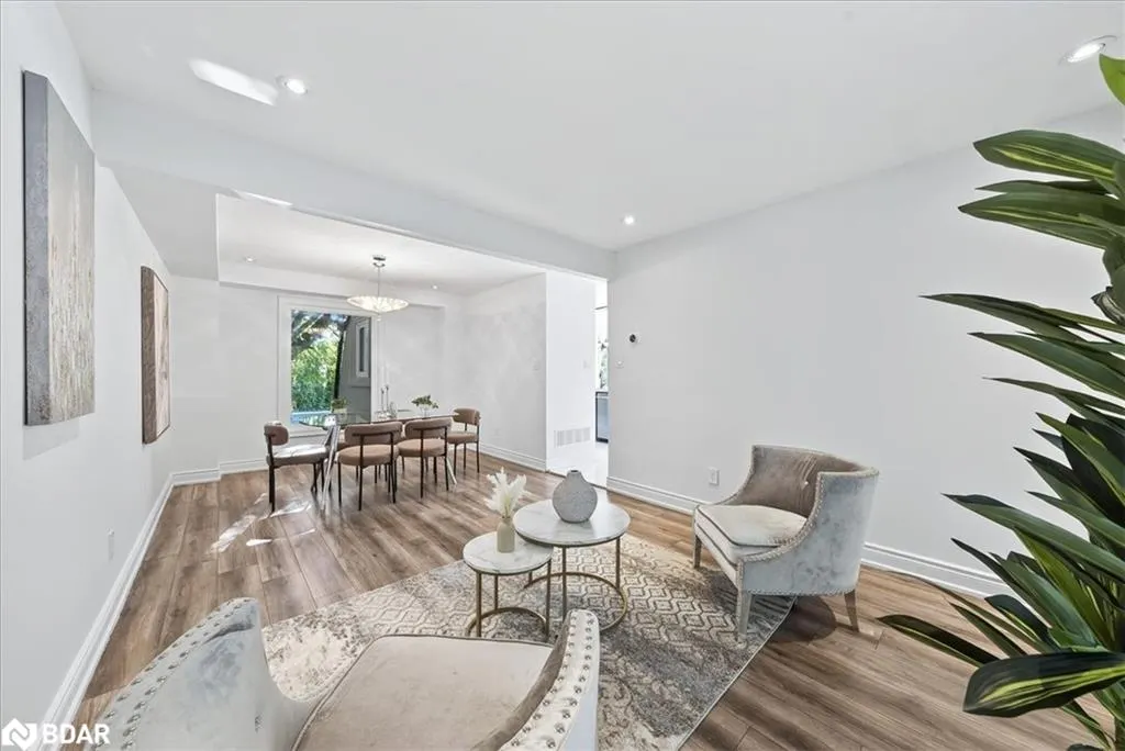 7 Grist Mill Road E