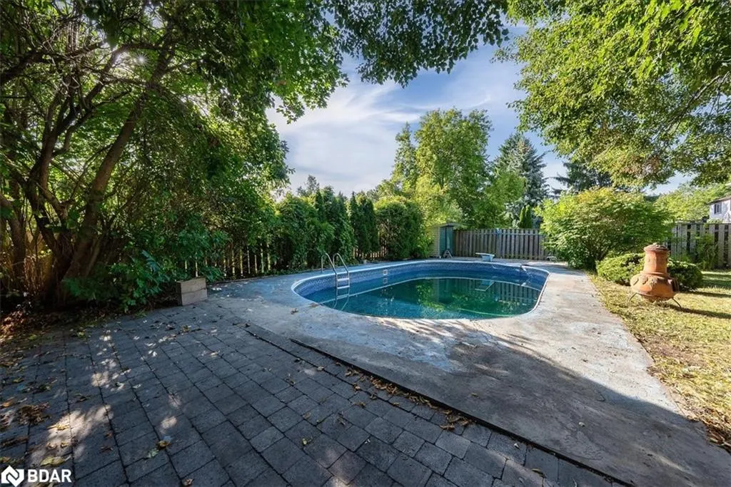 7 Grist Mill Road E