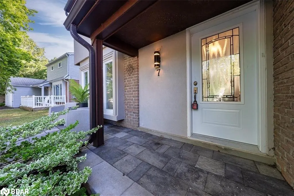 7 Grist Mill Road E