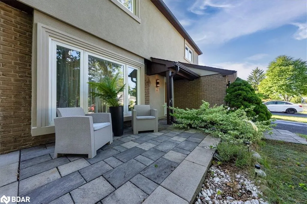 7 Grist Mill Road E