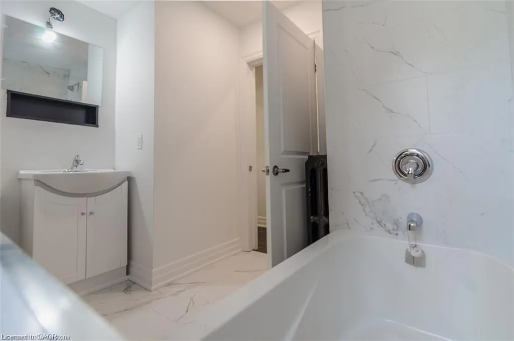 115 Spadina Avenue