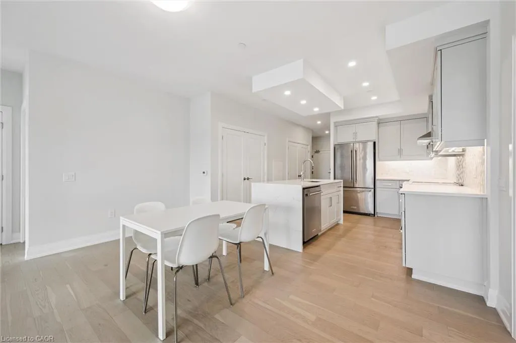 71 Wyndham Street S, #1007