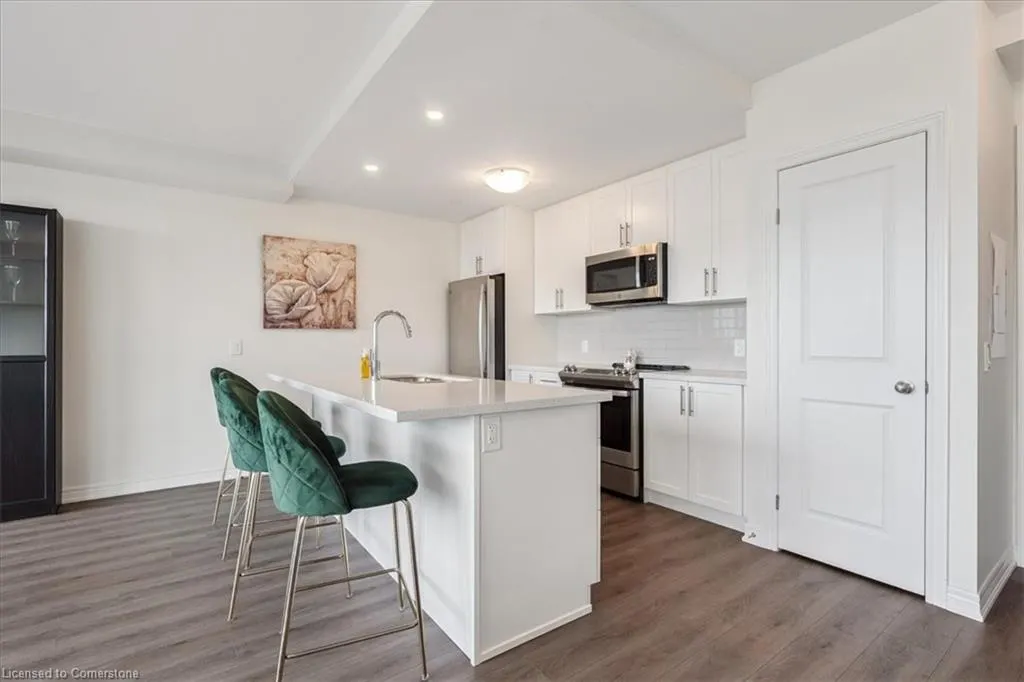 2750 King Street E, #704