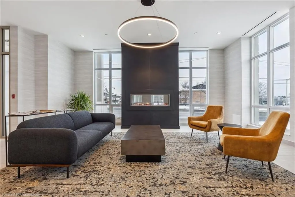 2750 King Street E, #704