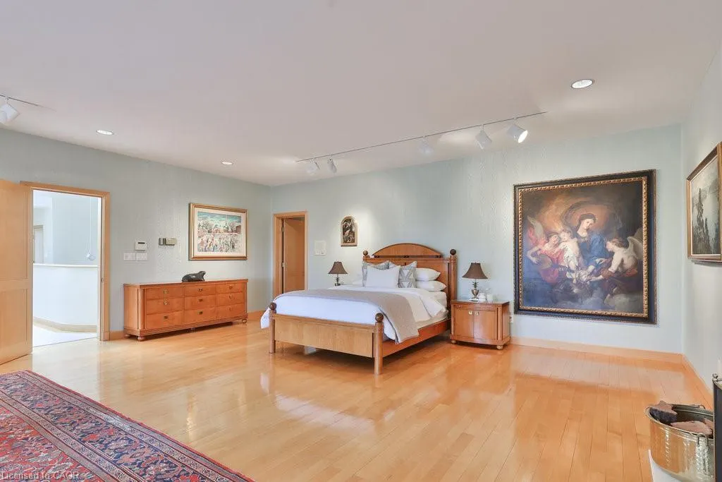 937 Whittier Crescent