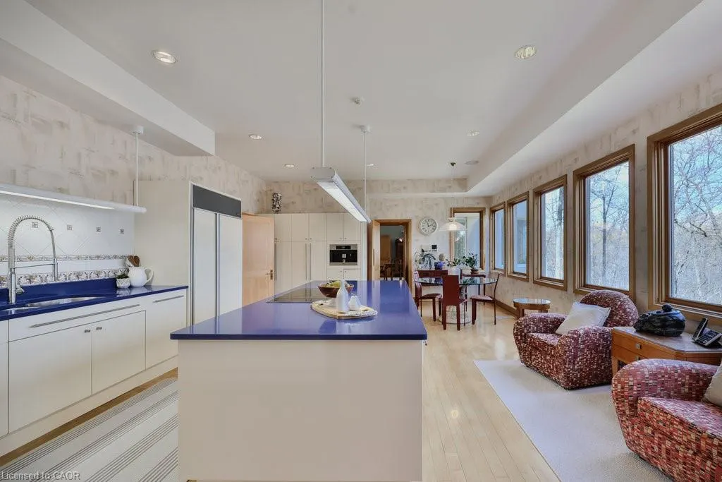 937 Whittier Crescent