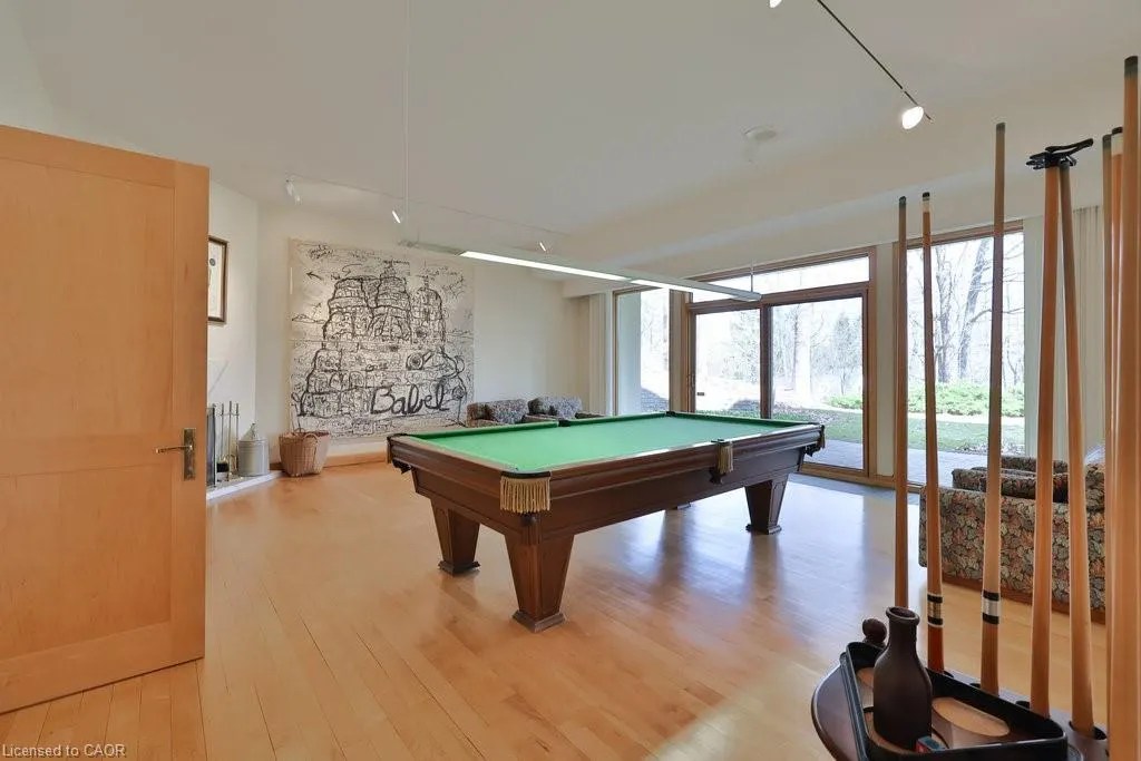 937 Whittier Crescent