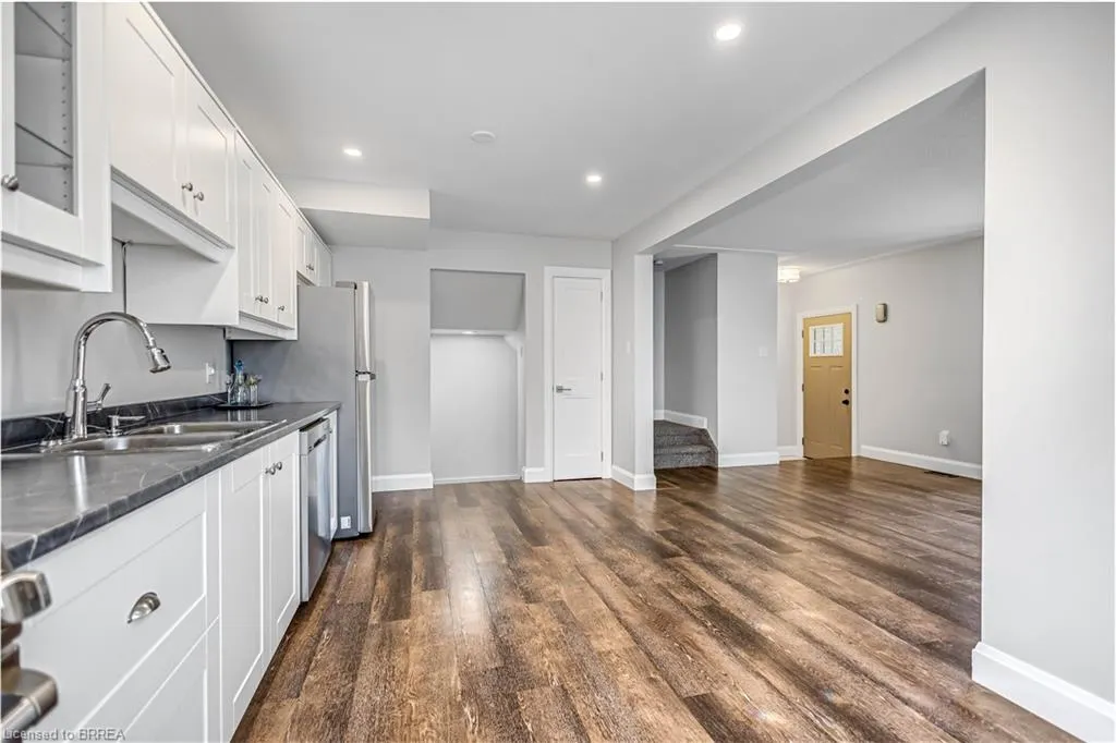 8 Oakhill Drive, #A