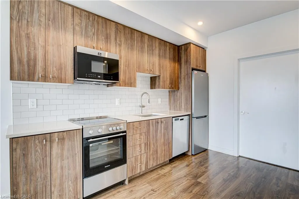 15 Wellington Street S, #2214