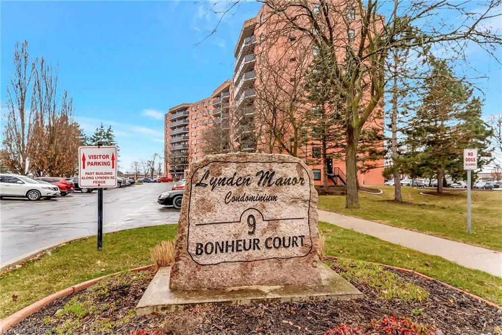 9 Bonheur Court, #902