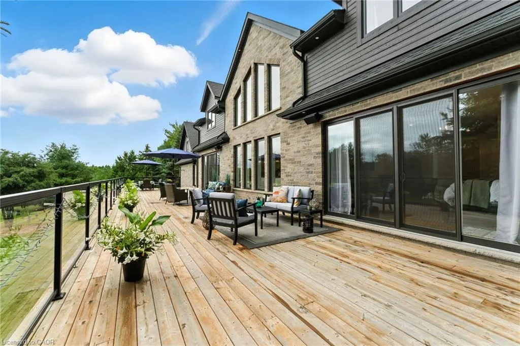 7381 Sideroad 4