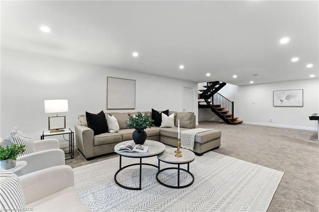 7381 Sideroad 4