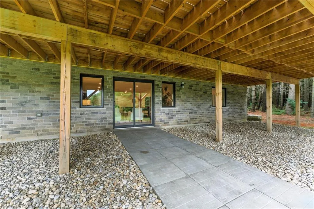 7381 Sideroad 4