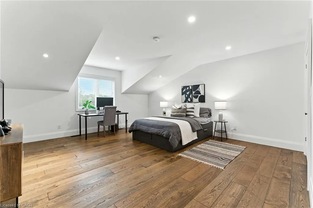 7381 Sideroad 4