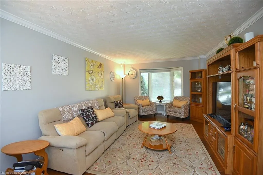 11 Jacqueline Boulevard