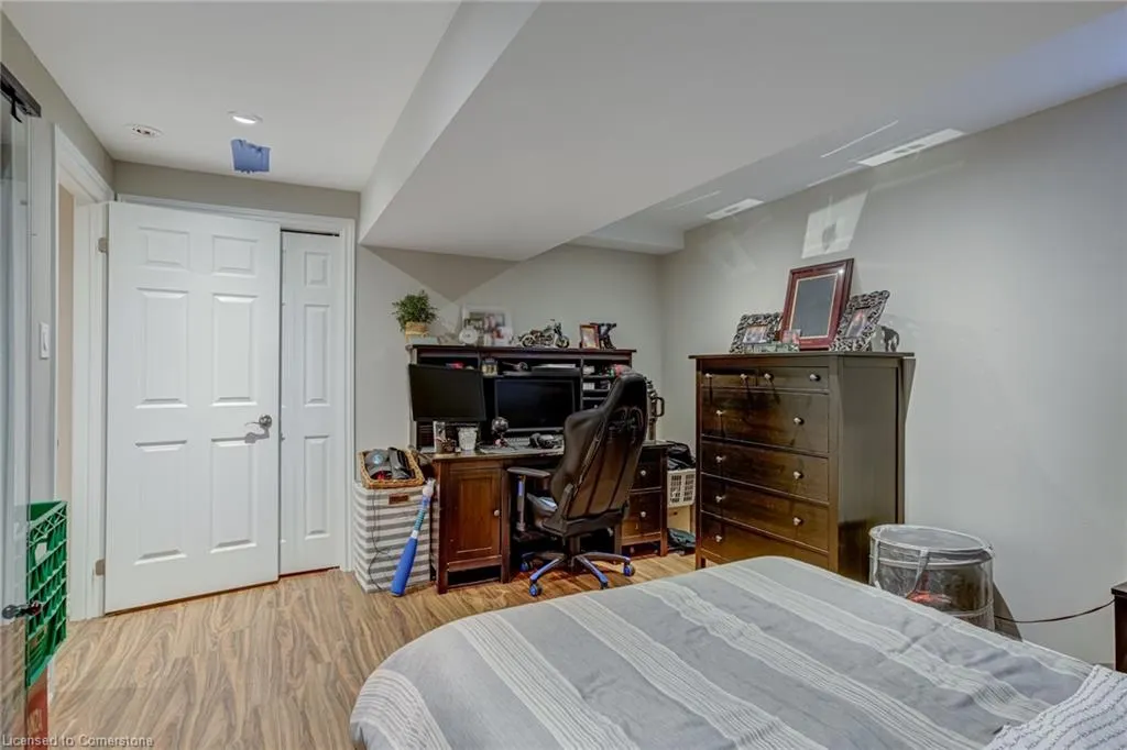 2372 Ravine Gate