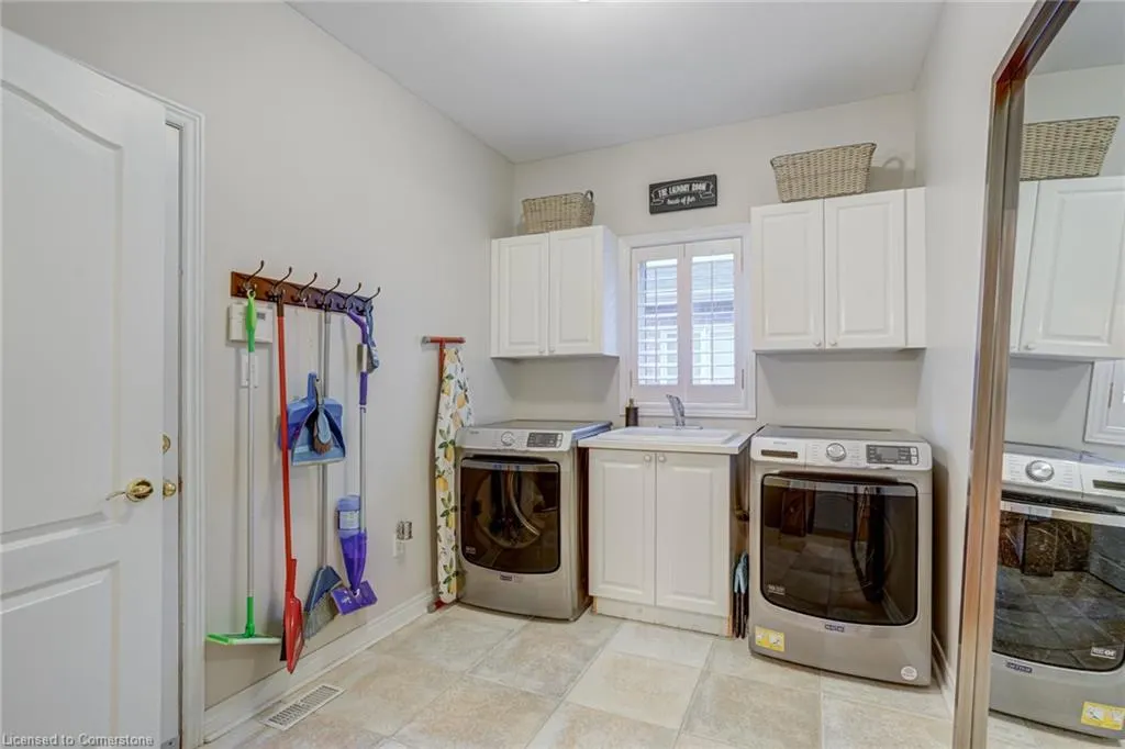 2372 Ravine Gate