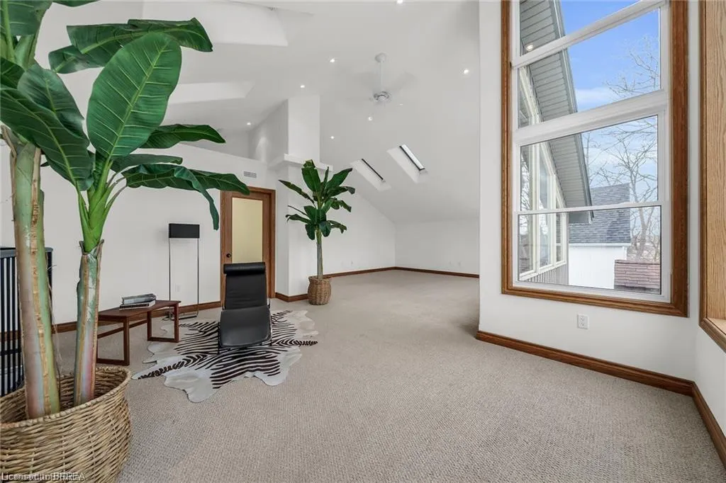 38 Grand River Street S