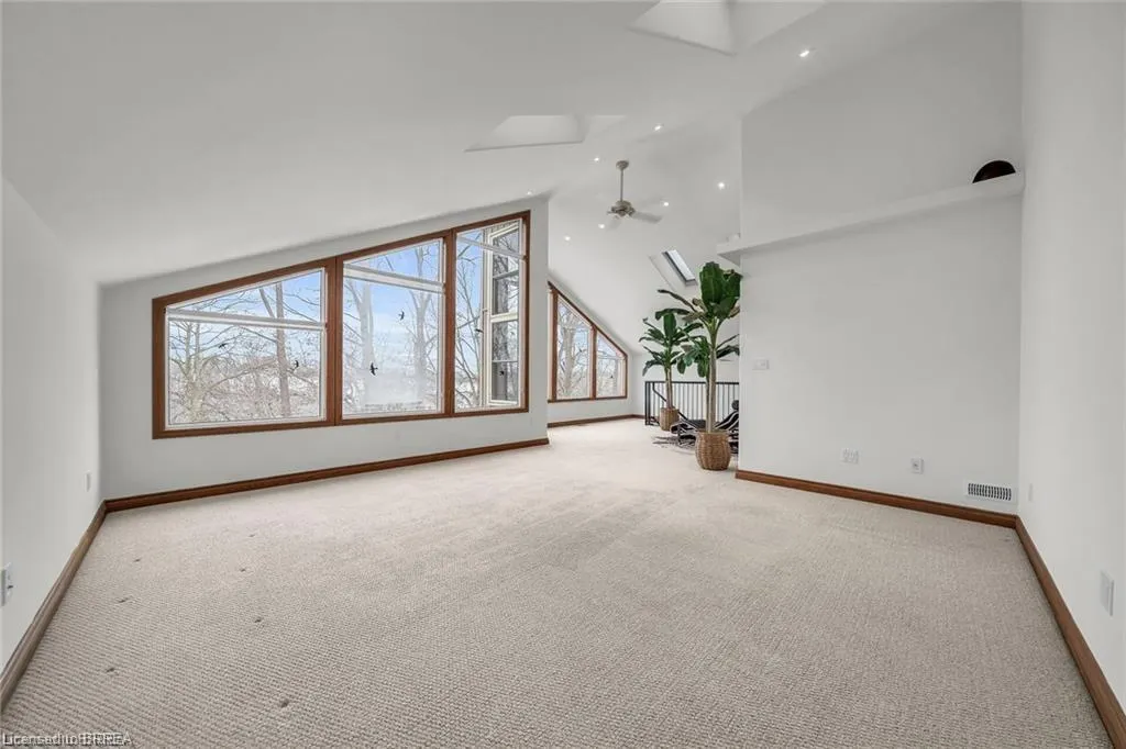 38 Grand River Street S