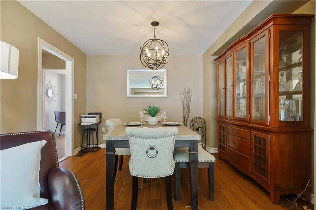 10 Glen Eden Court
