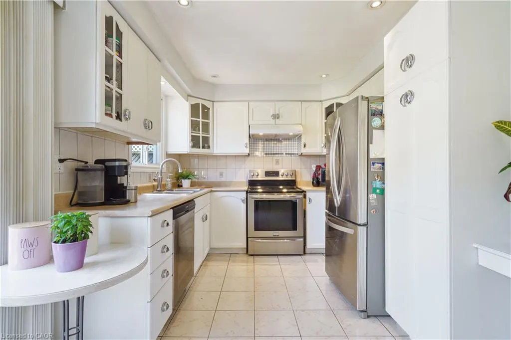 10 Glen Eden Court