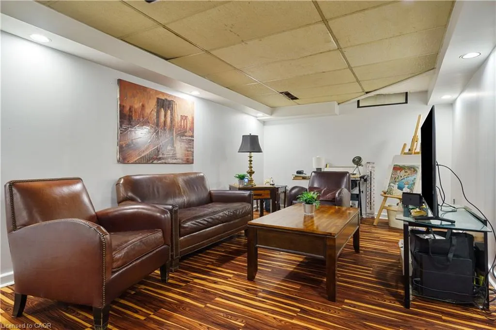10 Glen Eden Court
