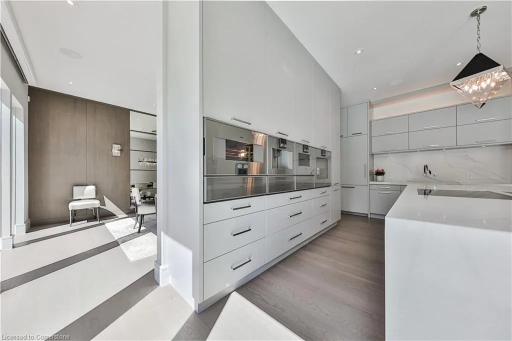 2250 Chancery Lane W
