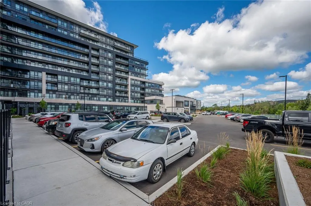 395 Dundas Street, #718