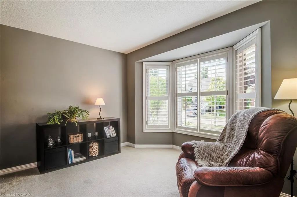 33 Tinatawa Court
