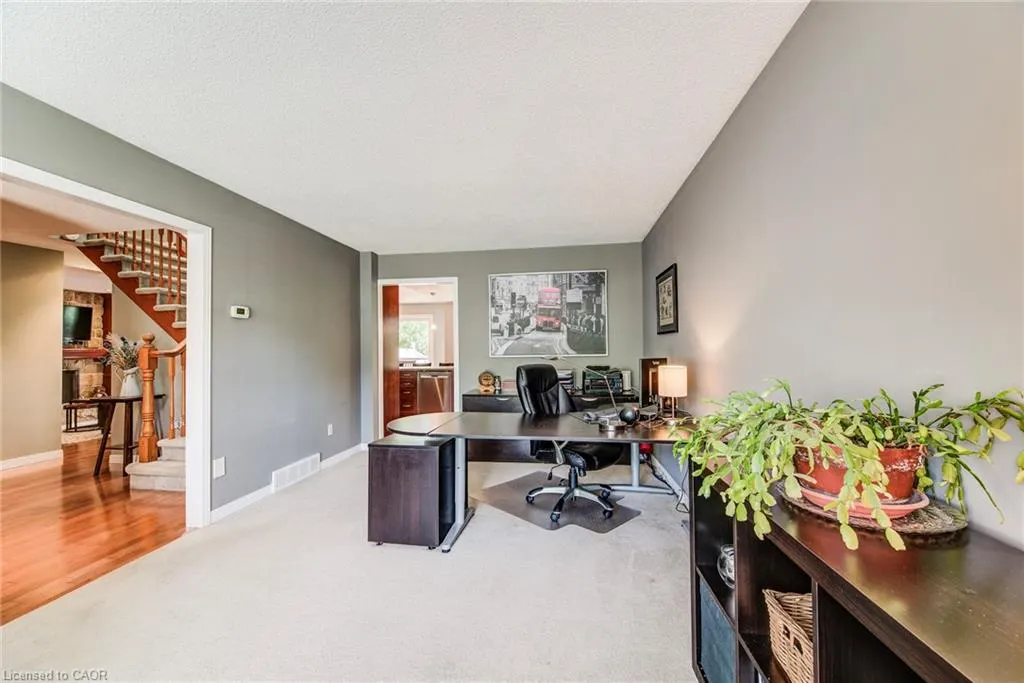 33 Tinatawa Court