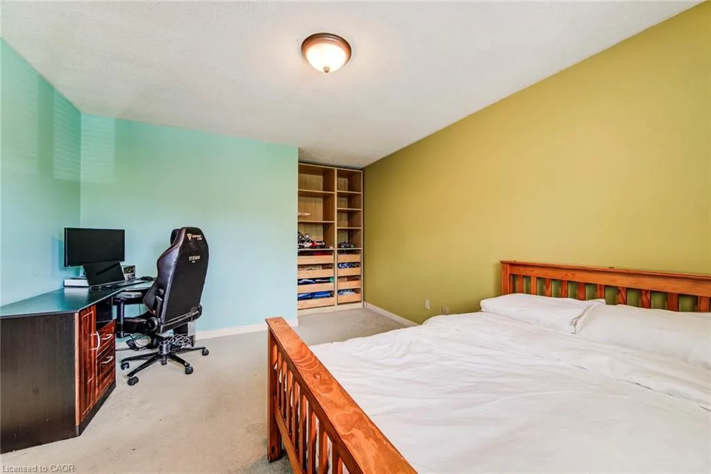 33 Tinatawa Court