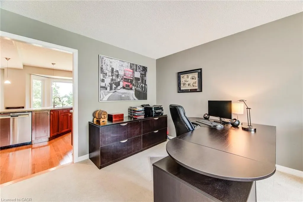 33 Tinatawa Court