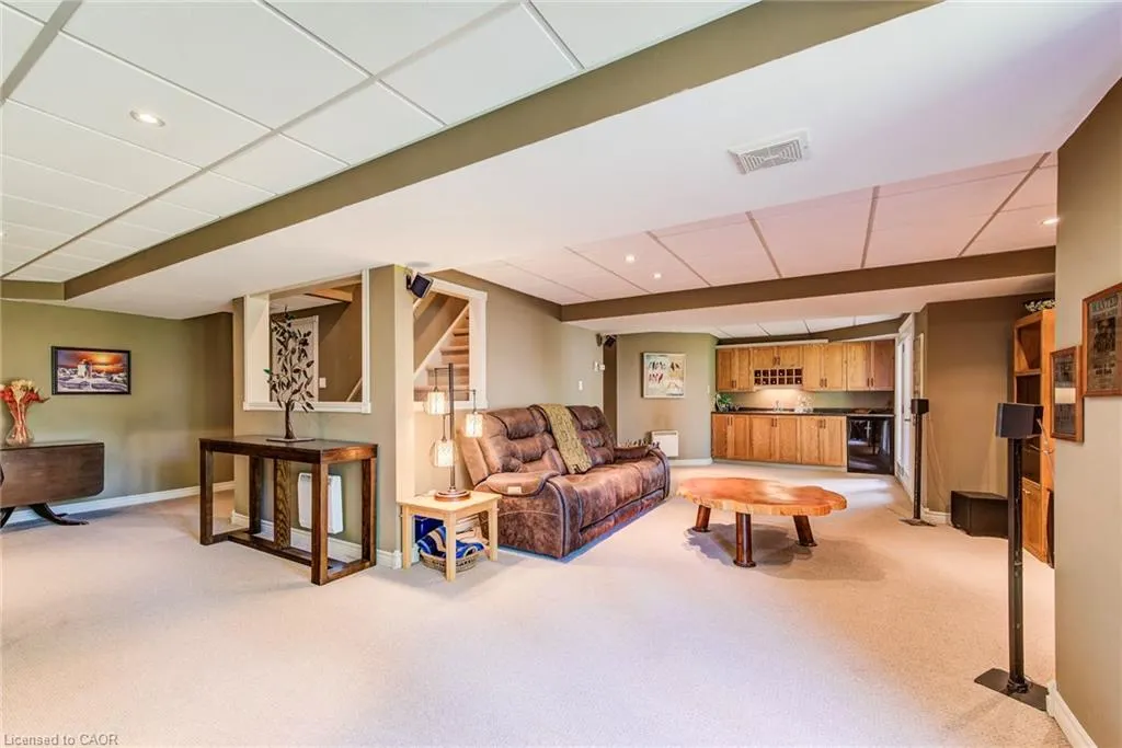 33 Tinatawa Court