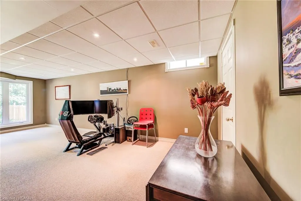 33 Tinatawa Court