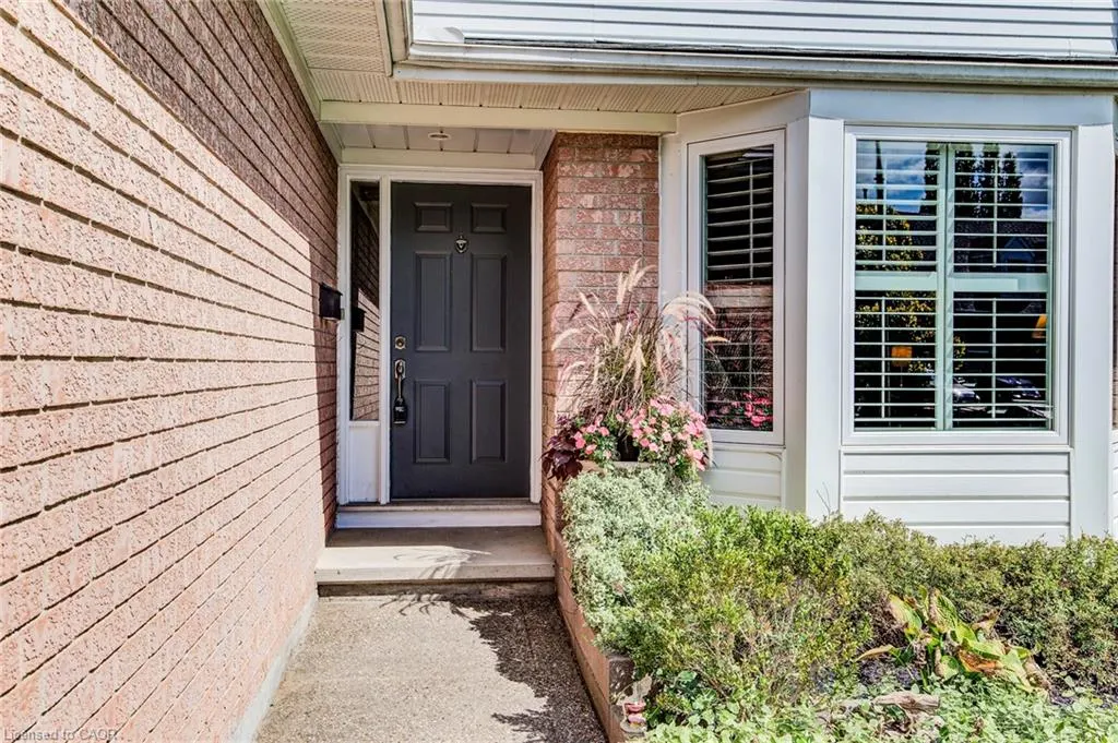 33 Tinatawa Court