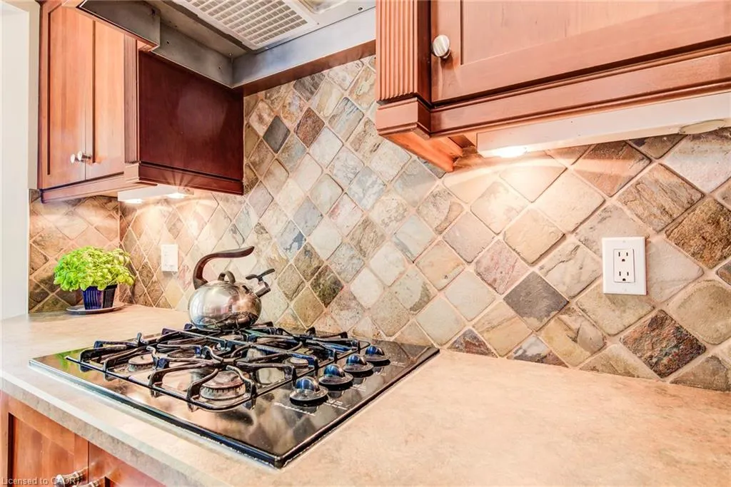 33 Tinatawa Court