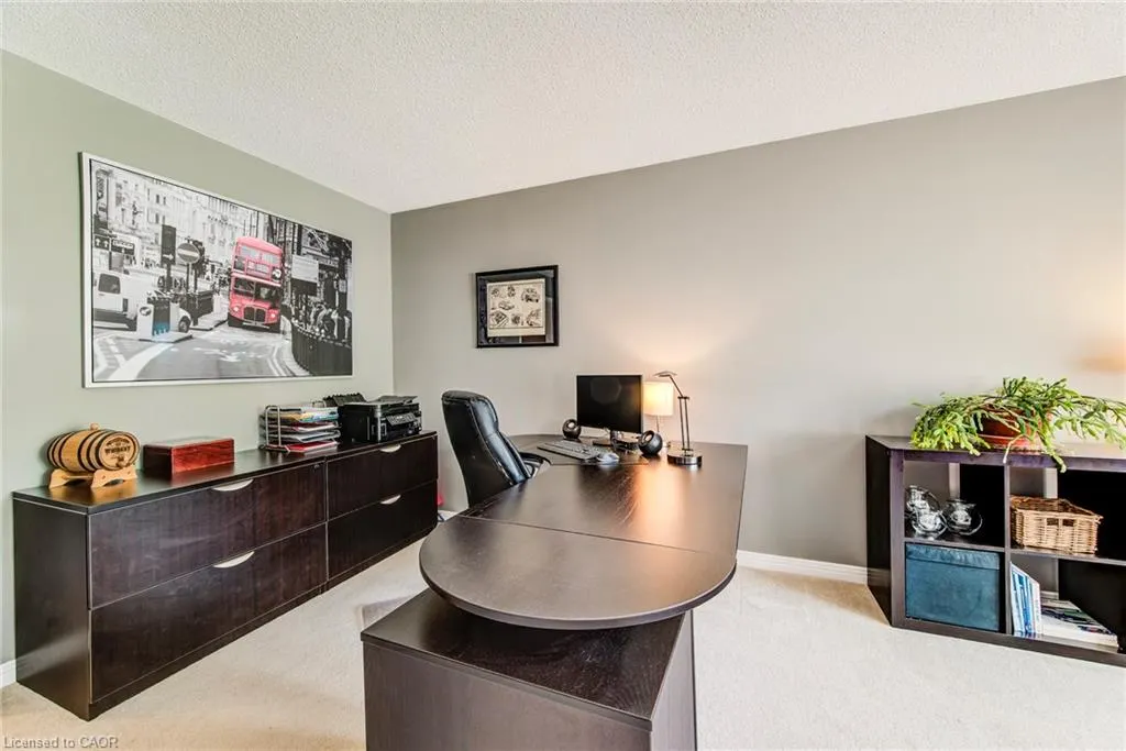 33 Tinatawa Court