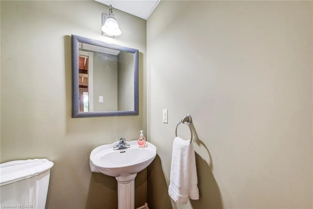 33 Tinatawa Court