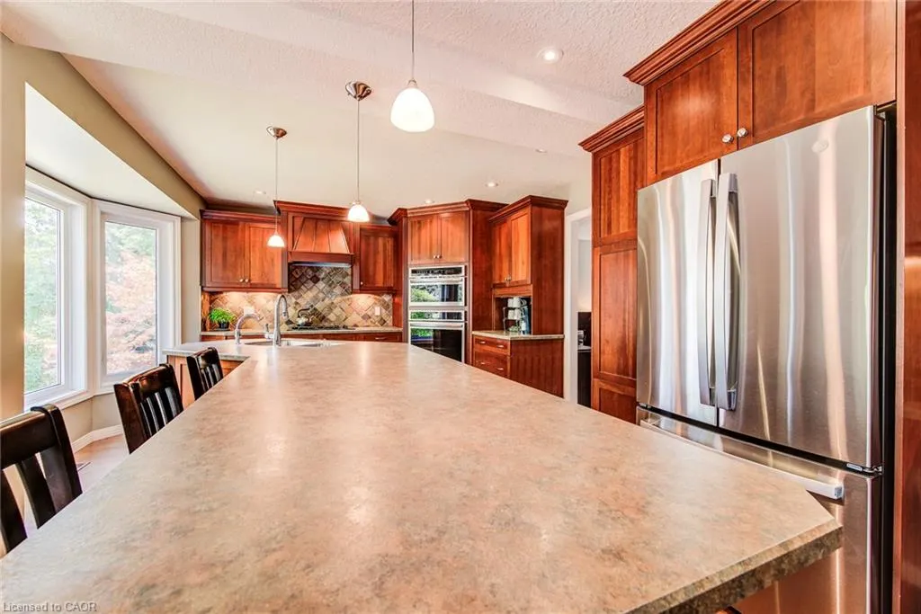 33 Tinatawa Court