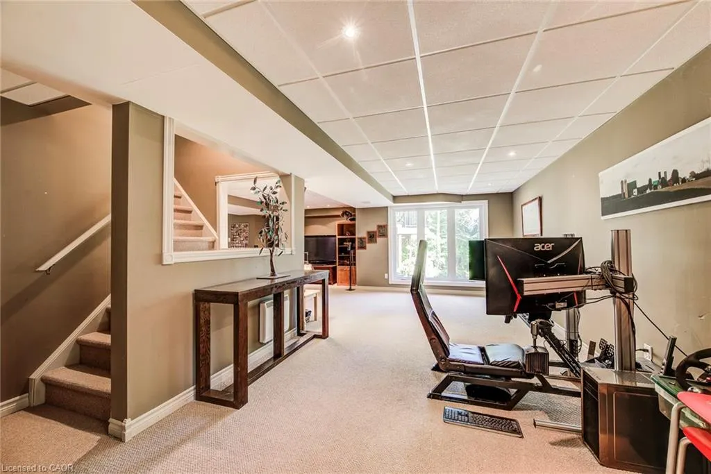 33 Tinatawa Court