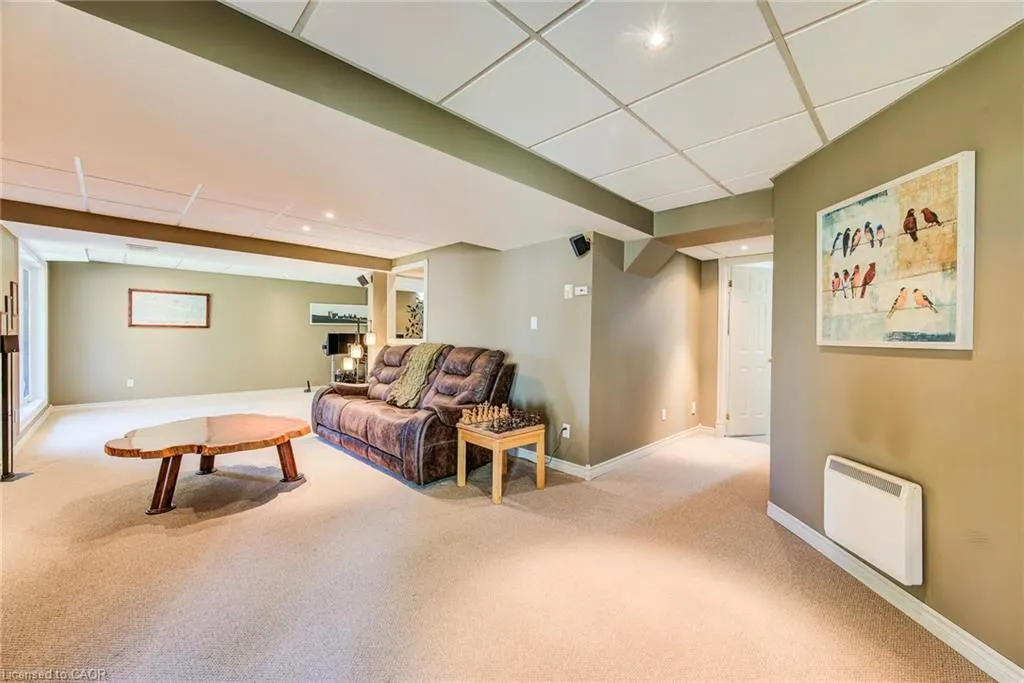 33 Tinatawa Court