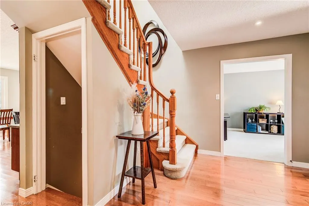 33 Tinatawa Court