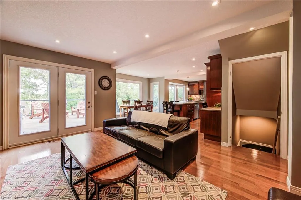 33 Tinatawa Court