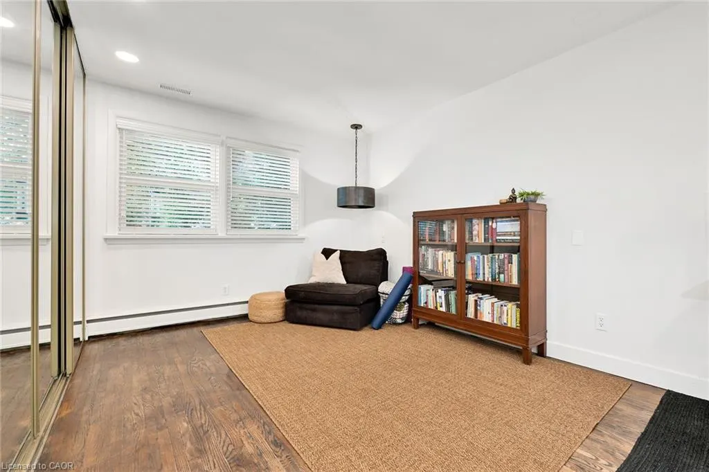 655 Gayne Boulevard