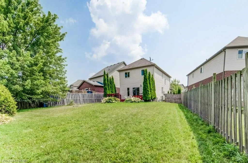 220 Lemon Grass Crescent