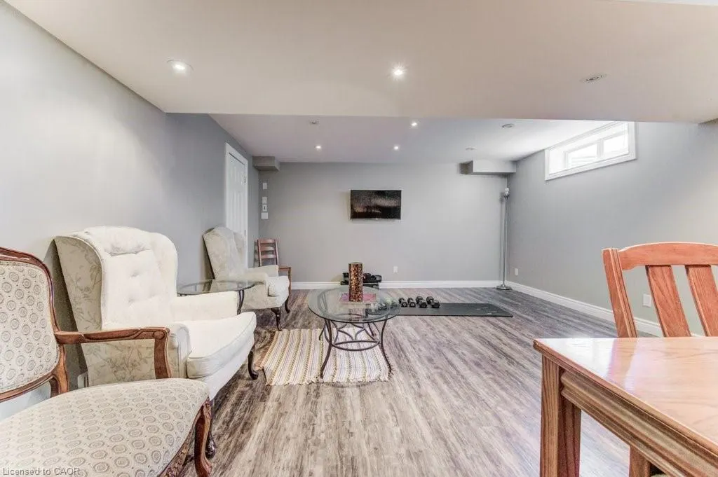 220 Lemon Grass Crescent