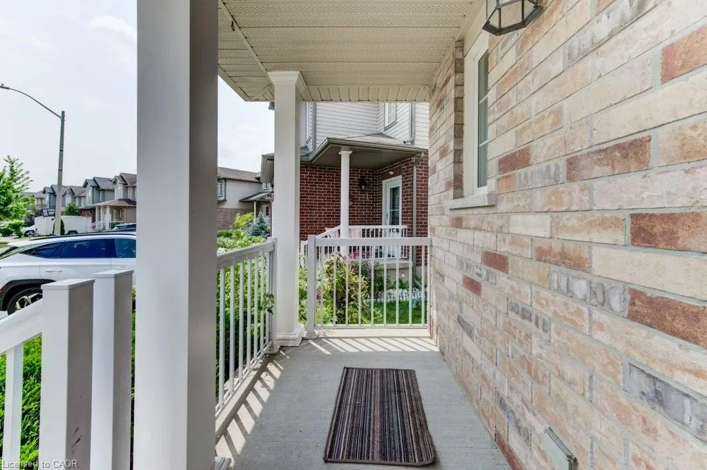 220 Lemon Grass Crescent