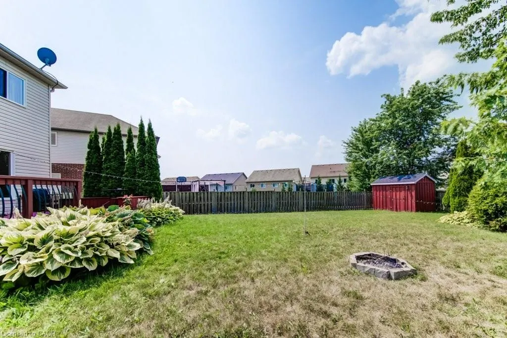 220 Lemon Grass Crescent