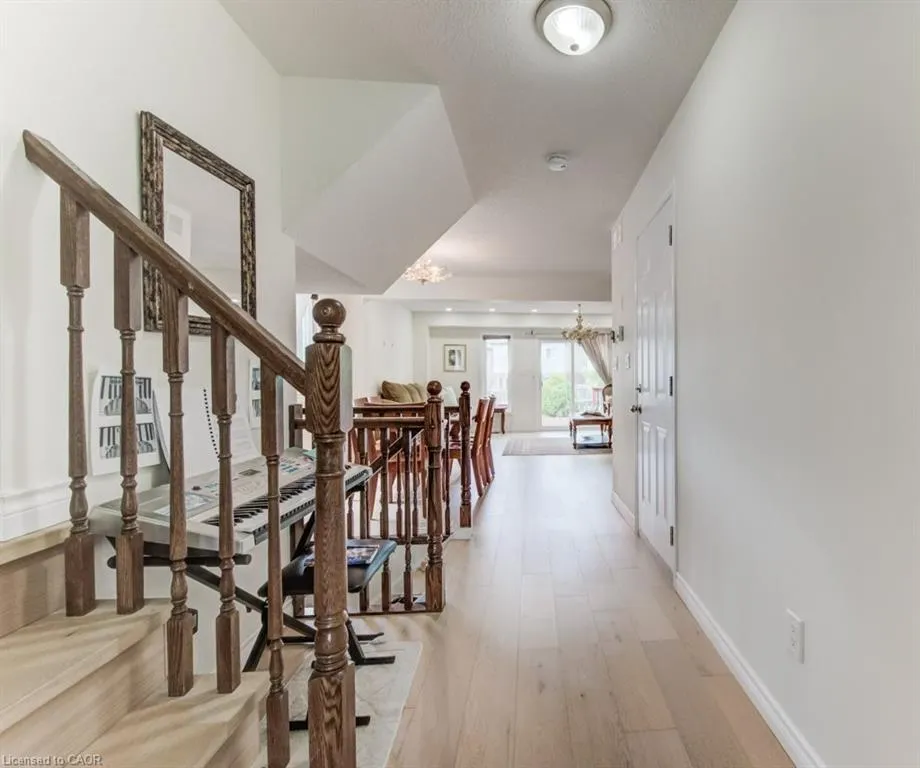 220 Lemon Grass Crescent